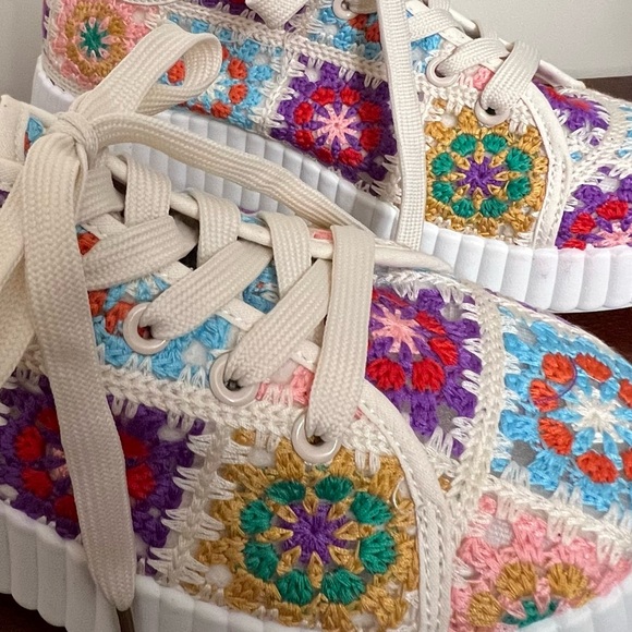 Taxi crochet platform sneaker  colorful boho bohemian grandma patch 7.5 NWOT - Picture 8 of 10